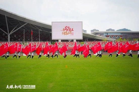 该片由《大空头》导演亚当;麦凯编剧执导，讲述有一颗小行星冲着人类来了，将在6个月内毁灭地球，两个级别不高的天文学家想把这件事告知全人类，但发现大家并不相信的故事